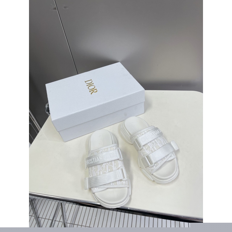 ch**an D*or slippers